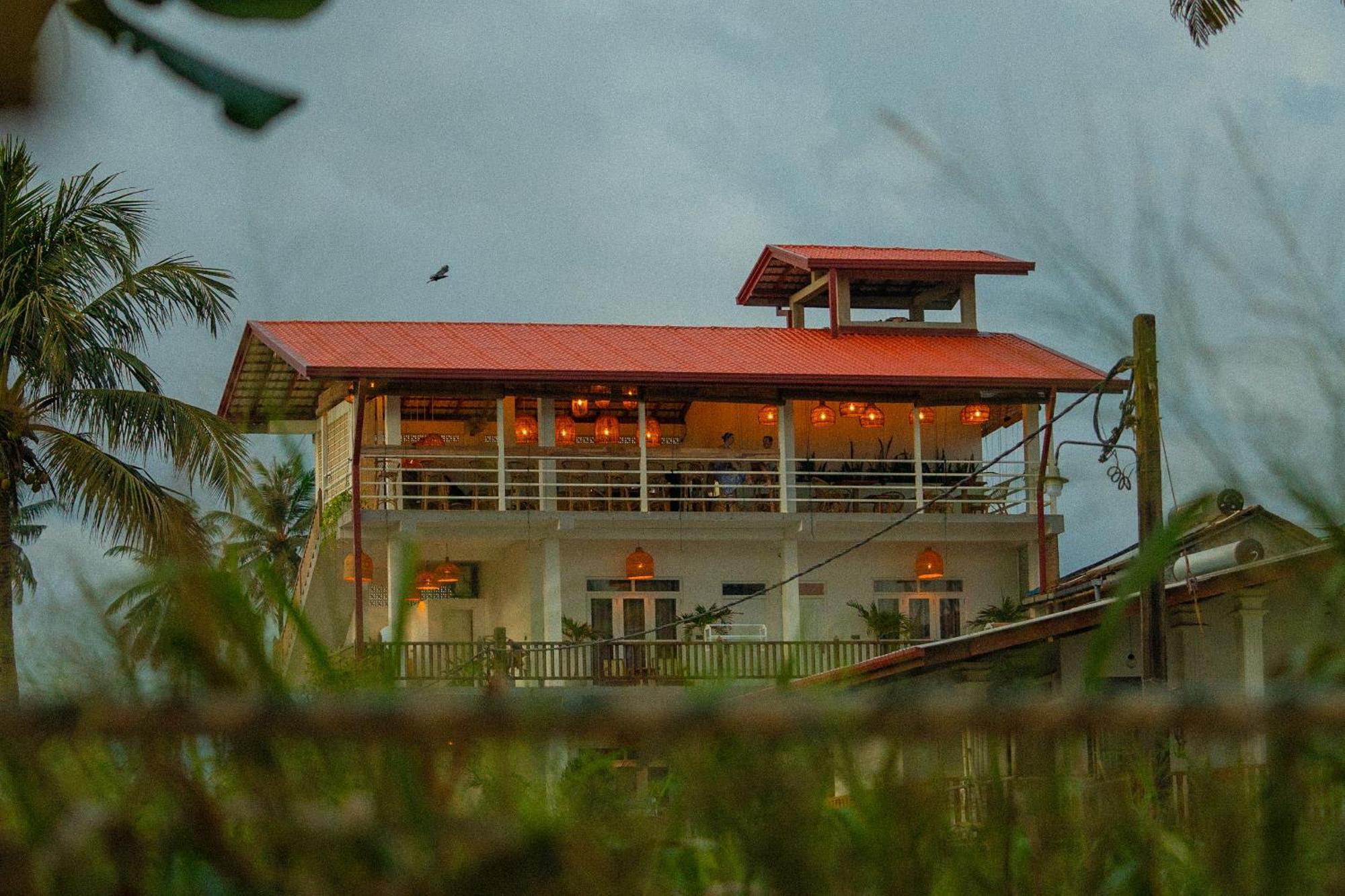Bed and Breakfast Lucky'S Surf Camp Weligama Exterior foto