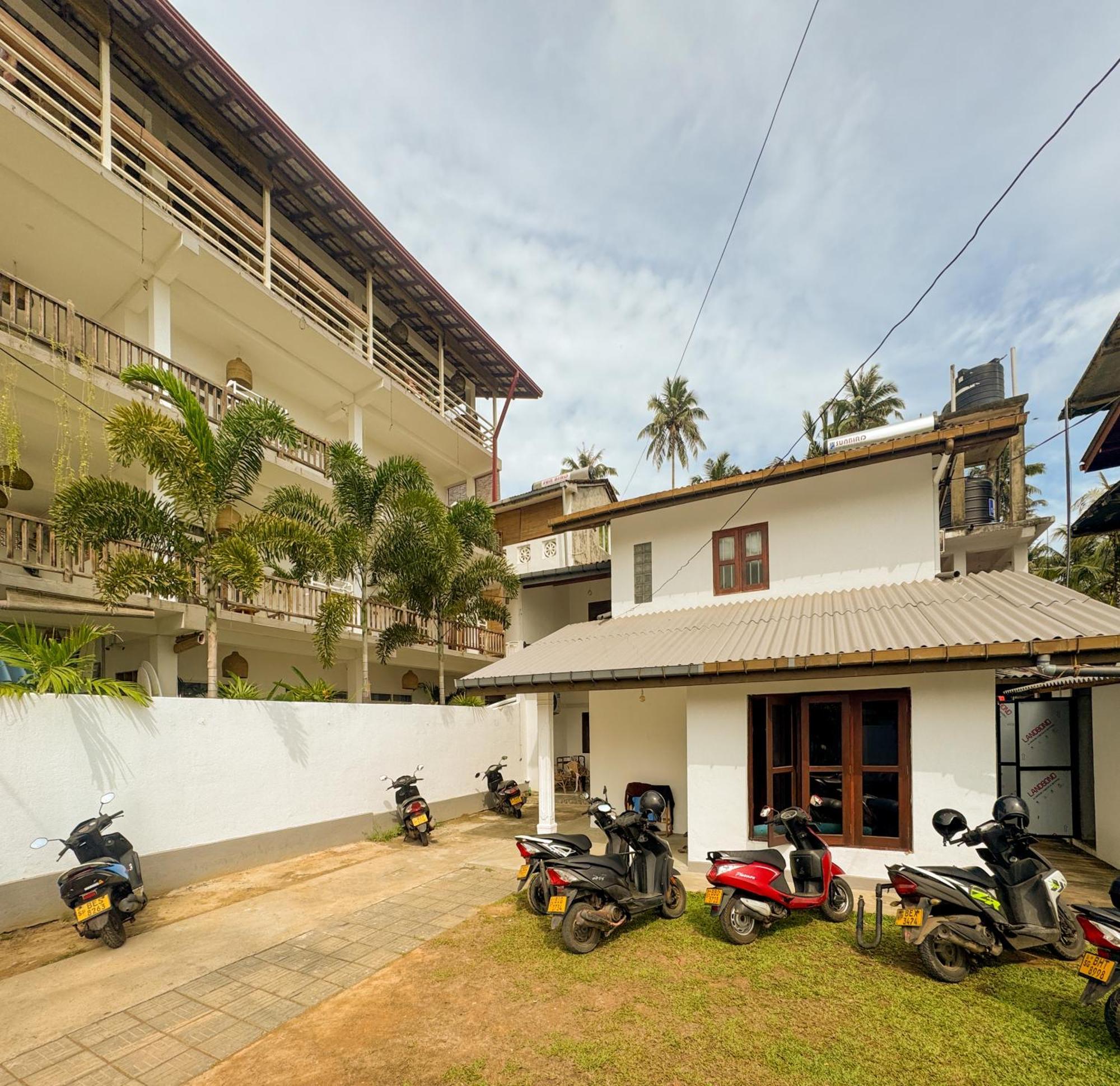 Bed and Breakfast Lucky'S Surf Camp Weligama Exterior foto